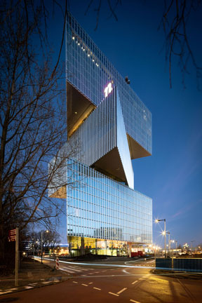 Nhow Amsterdam met een twist naar het Raigebouw. Foto Egbert de Boer