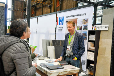 Joost Kemperink op de stand van Loetino